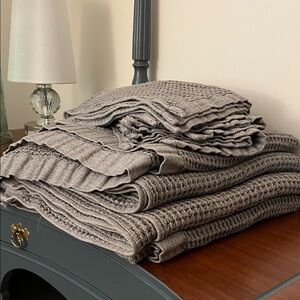 Set of Onsen Towels: 4 Bath and 4 Hand towels.